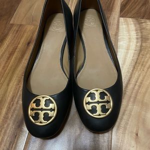 Black Tory Burch pumps. Size 7.